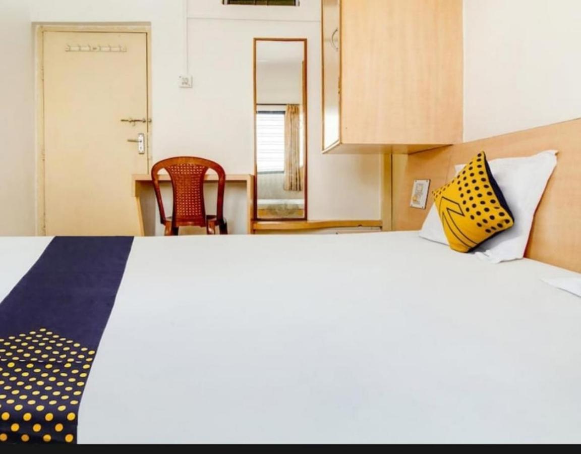 Hotel Rahi Nashik Eksteriør billede