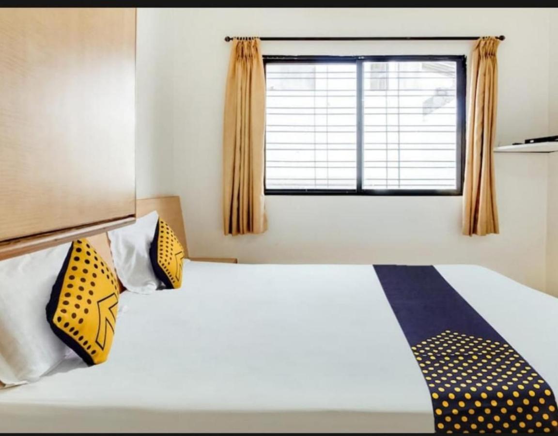 Hotel Rahi Nashik Eksteriør billede