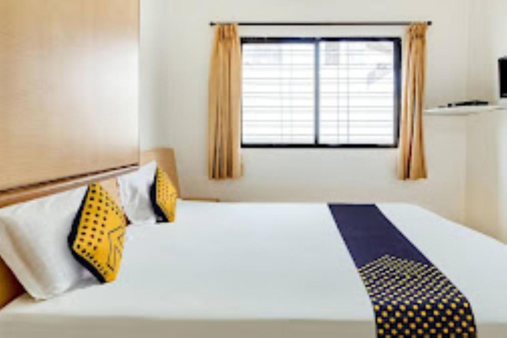 Hotel Rahi Nashik Eksteriør billede
