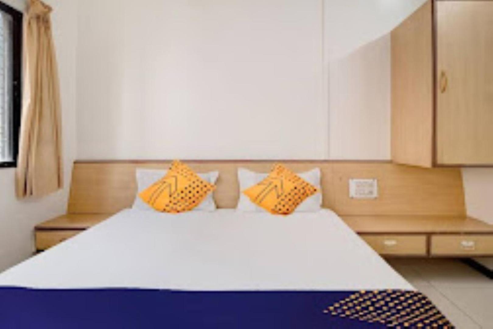 Hotel Rahi Nashik Eksteriør billede